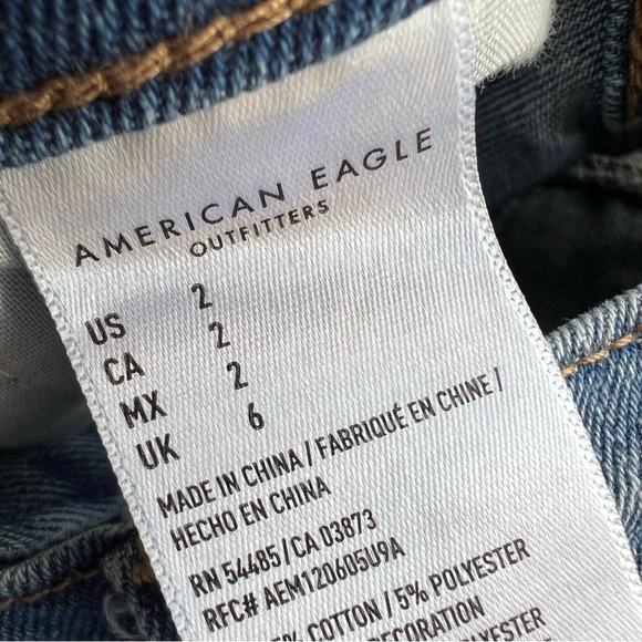 AMERICAN EAGLE High Rise Mom Short Pleated Cuffed Jean Shorts Denim Size  2 - Picture 9 of 12
